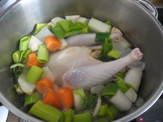 " Heute gab´s ein Suppenhuhn, das gestern tat noch huppen tun " - Rezept - Bild Nr. 3