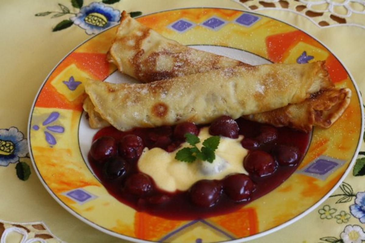 Bilder für Buttermilch-Crepes mit Kirschsoße - Rezept