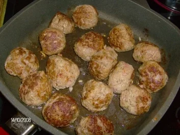 Rezept: Hackbällchen marokkanisch gewürzt in Rotwein-Zwiebelsoße Bild Nr. 4 Hackbällchen marokkanisch gewürzt in Rotwein-Zwiebelsoße - Rezept - Bild Nr. 4