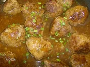 Hackbällchen marokkanisch gewürzt in Rotwein-Zwiebelsoße - Rezept