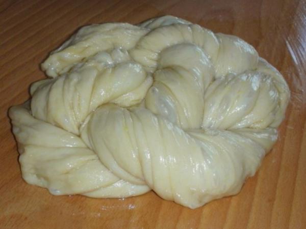 Süßes bulgarisches Osterbrot Kusunak - einfach - von Noriana