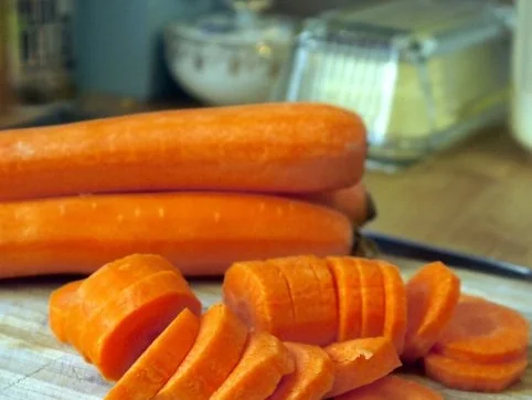 Spaghetti mit Möhren-Basilikum-Sauce - Rezept - Bild Nr. 3