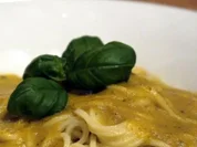 Spaghetti mit Möhren-Basilikum-Sauce - Rezept