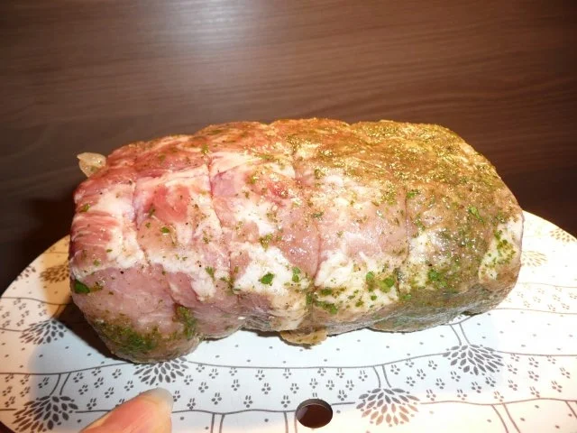 Salat der Saison, Kammrollbraten mit Zwiebelfüllung , Nudeln & Überraschungsdessert - Rezept - Bild Nr. 4