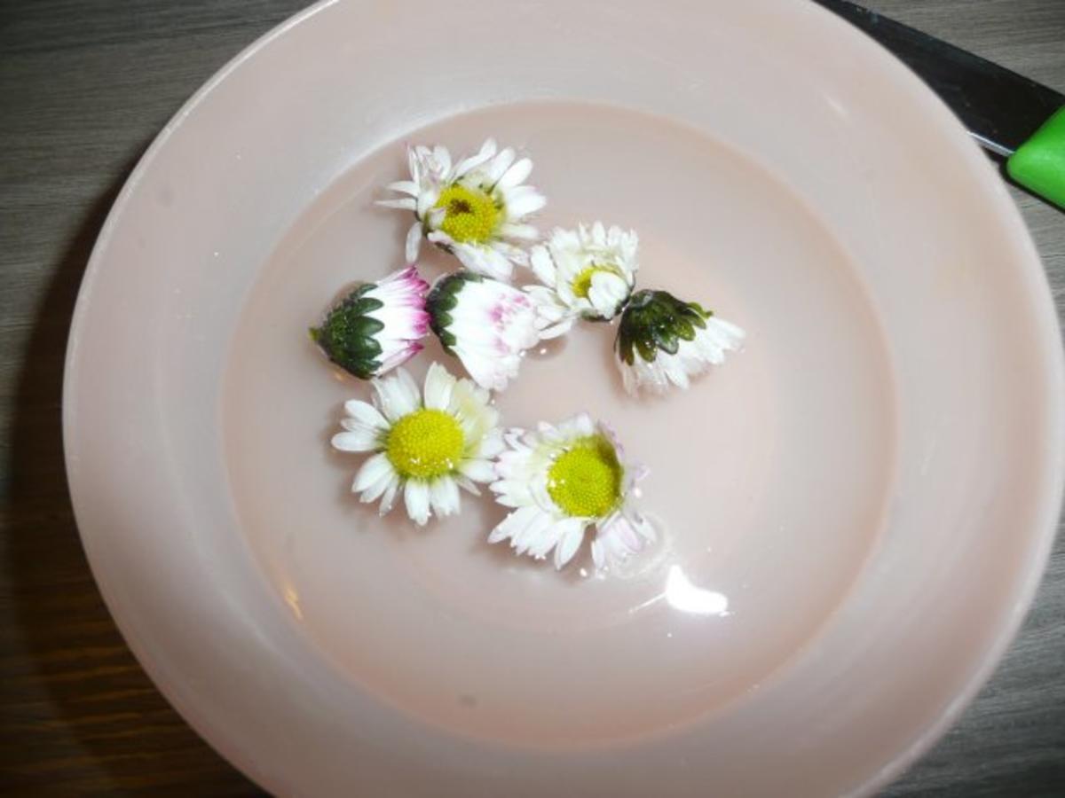 Salat der Saison, Kammrollbraten mit Zwiebelfüllung , Nudeln & Überraschungsdessert - Rezept - Bild Nr. 10