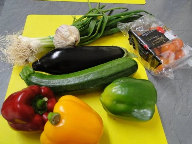 Bandnudeln mit Saisongemüse und vielen Kräutern und - Rezept - Bild Nr. 3