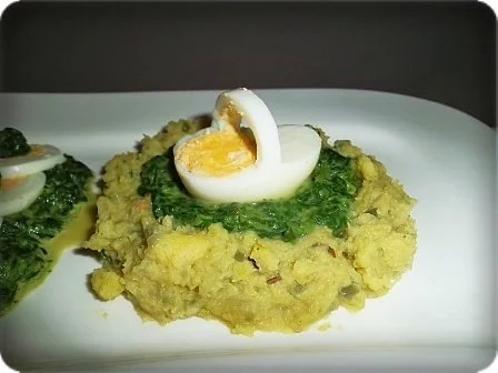 Eikörbchen auf Spinat und Kartoffelbett - Rezept - Bild Nr. 3