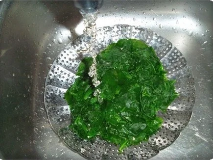 Eikörbchen auf Spinat und Kartoffelbett - Rezept - Bild Nr. 7