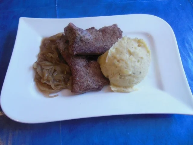 Rezept: Kochen: Kalbsleber mit Senf-Kartoffelstampf und Zwiebeln Kochen: Kalbsleber mit Senf-Kartoffelstampf und Zwiebeln - Rezept