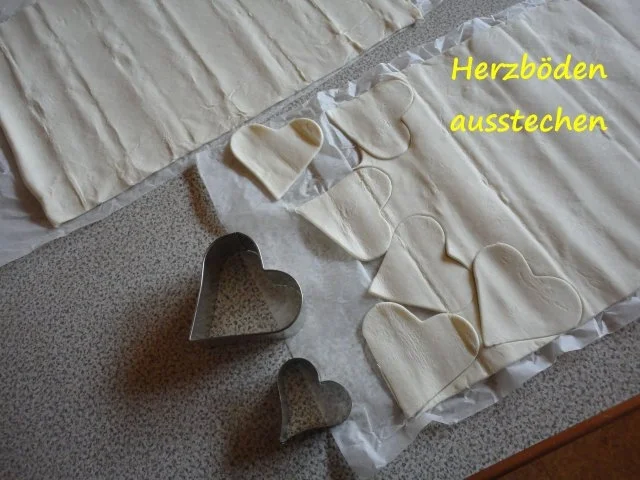 Rezept: Blätterteig Herzen mit Erdbeeren Bild Nr. 2 Blätterteig Herzen mit Erdbeeren - Rezept - Bild Nr. 2