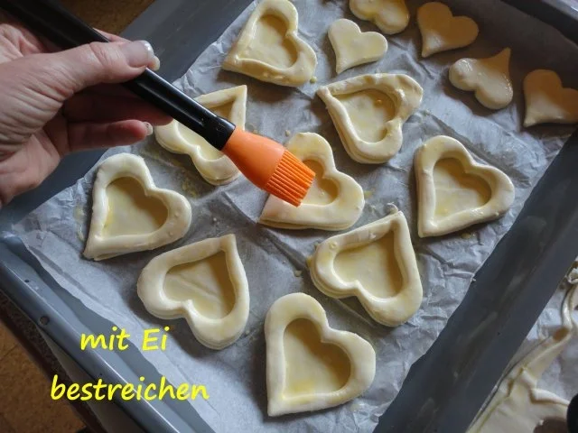 Rezept: Blätterteig Herzen mit Erdbeeren Bild Nr. 8 Blätterteig Herzen mit Erdbeeren - Rezept - Bild Nr. 8