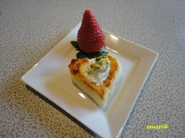 Rezept: Blätterteig Herzen mit Erdbeeren Bild Nr. 12 Blätterteig Herzen mit Erdbeeren - Rezept - Bild Nr. 12