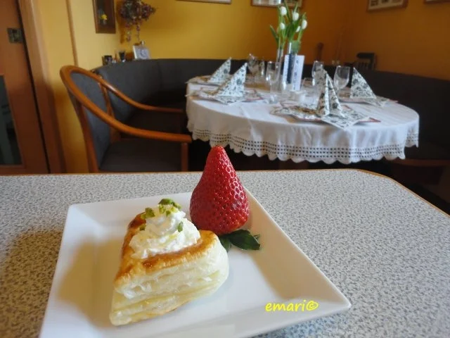 Rezept: Blätterteig Herzen mit Erdbeeren Bild Nr. 13 Blätterteig Herzen mit Erdbeeren - Rezept - Bild Nr. 13