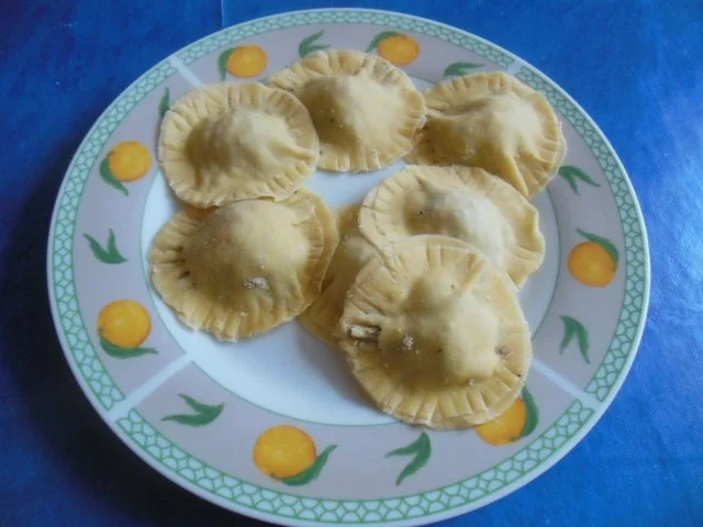 Kochen: Ravioli mit Hähnchen-Pilz-Füllung und Salbeibutter - Rezept - Bild Nr. 3