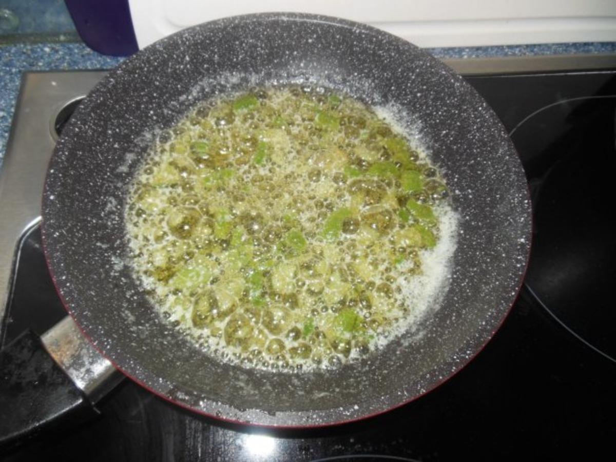 Kochen: Ravioli mit Hähnchen-Pilz-Füllung und Salbeibutter - Rezept - Bild Nr. 4