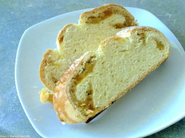 Hefezopf mit Aprikosen - Rezept - Bild Nr. 3