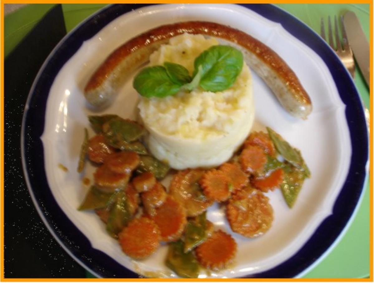 Fränkische Bratwurst mit Sellerie-Kartoffelstampf und Zuckerschoten-Möhrenblütengemüse - Rezept - Bild Nr. 12