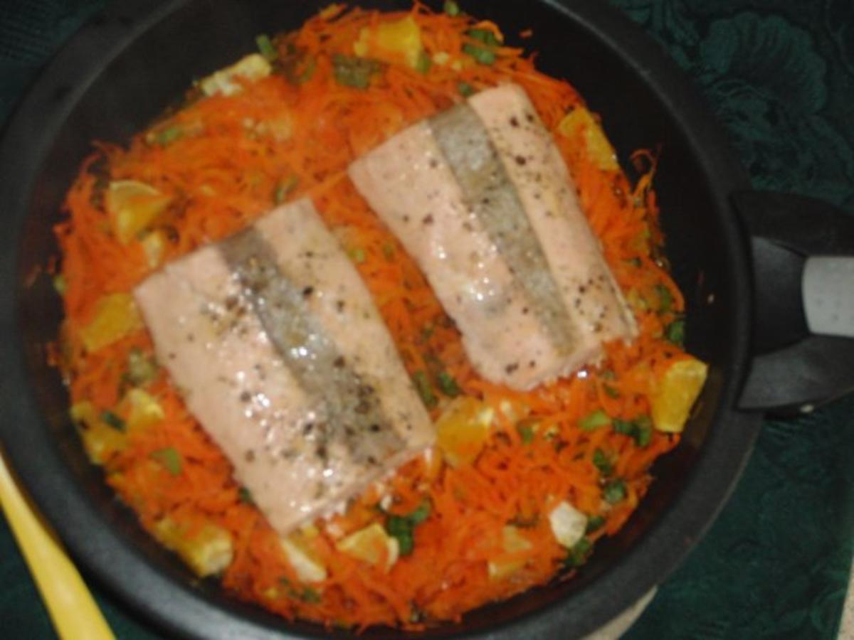 Fisch : Lachs auf Karotten - Orangen - Beet - Rezept - Bild Nr. 3