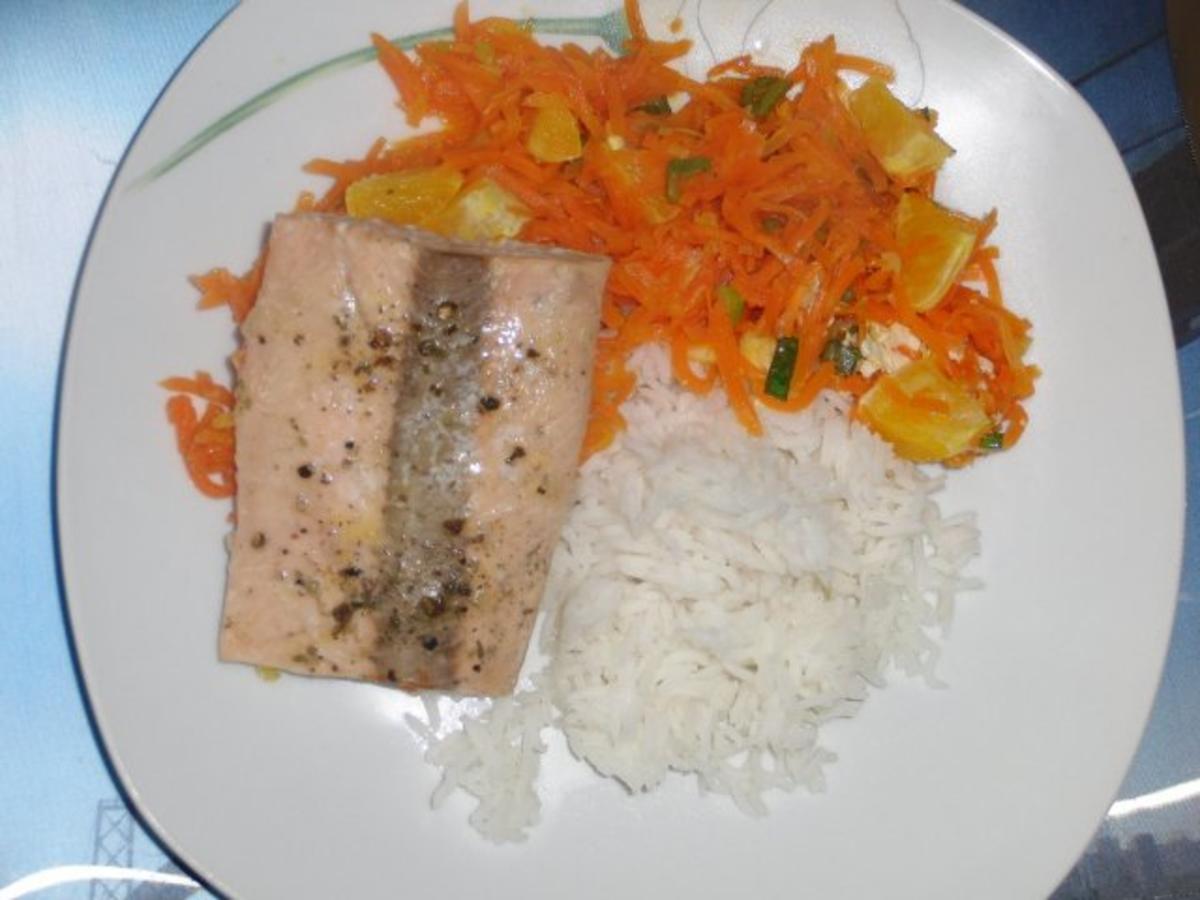 Fisch : Lachs auf Karotten - Orangen - Beet - Rezept