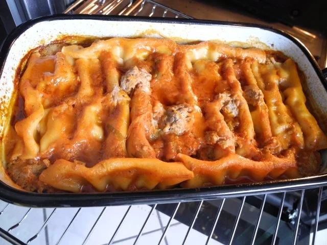 Hackfleisch :  Canneloni mit Hackfleisch gefüllt an Tomatensoße - Rezept