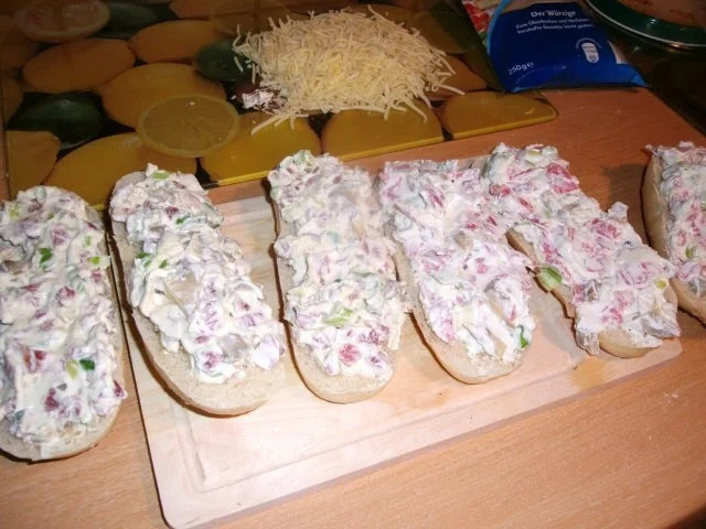 Salami-Schinken Baguett-köstlich belegt und überbacken - Rezept - Bild Nr. 10