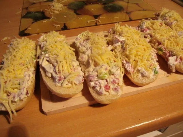 Salami-Schinken Baguett-köstlich belegt und überbacken - Rezept - Bild Nr. 11