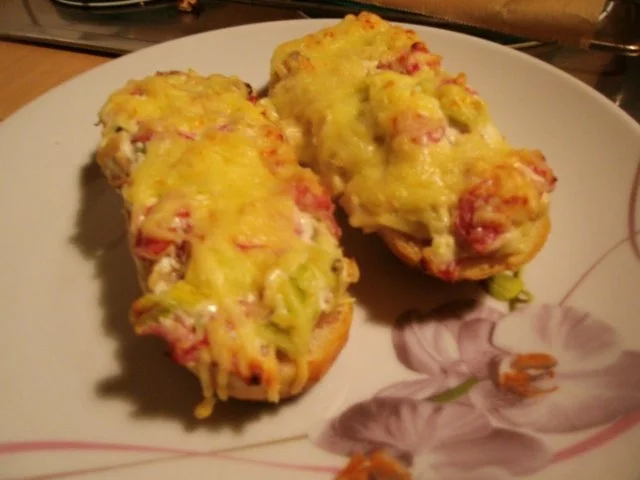 Salami-Schinken Baguett-köstlich belegt und überbacken - Rezept - Bild Nr. 2