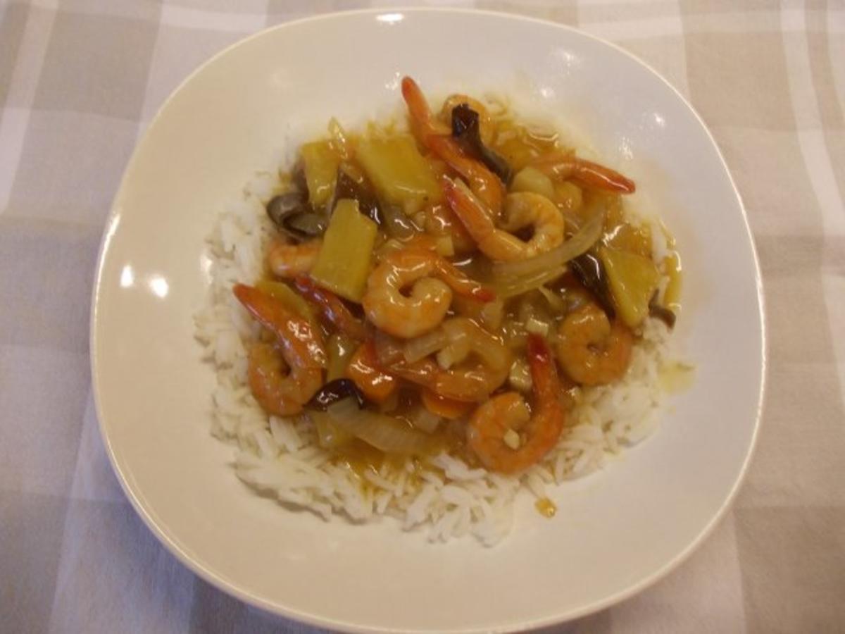 Shrimps in süßsaurer Ananas-Gemüsesoße - Rezept