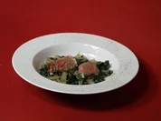 Mozzarella-Päckchen auf gedünstetem Mangoldbeet - Rezept