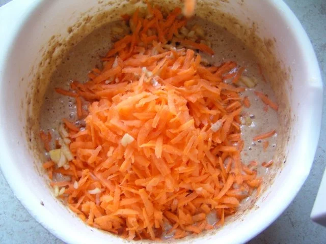 Rezept: Rübli-Apfel-Kuchen mit Amaretto Bild Nr. 8 Rübli-Apfel-Kuchen mit Amaretto - Rezept - Bild Nr. 8