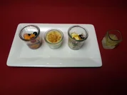 Ingwerpudding mit Früchte-Crumble und angemachten Früchten - Rezept