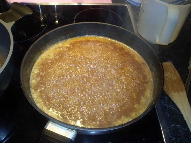 Knuspriger Schinkenbraten mit Ingwer-Orangen - Sauce mit Kräuterplätzchen - Rezept - Bild Nr. 6