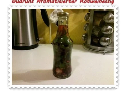 Rezept: Essig: Aromatisierter Rotweinessig Bild Nr. 5 Essig: Aromatisierter Rotweinessig - Rezept - Bild Nr. 5