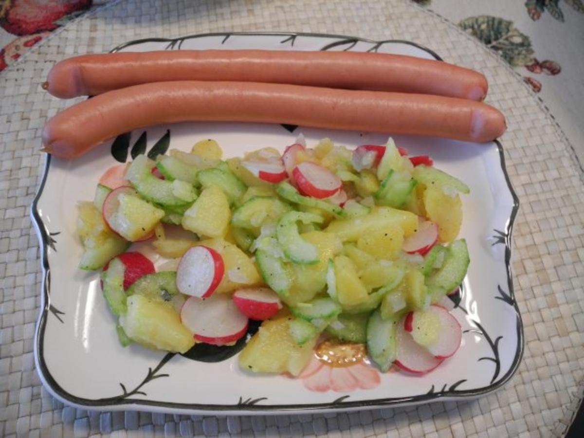 Salat : Bunten Kartoffelsalat mit Wiener Würstchen - Rezept