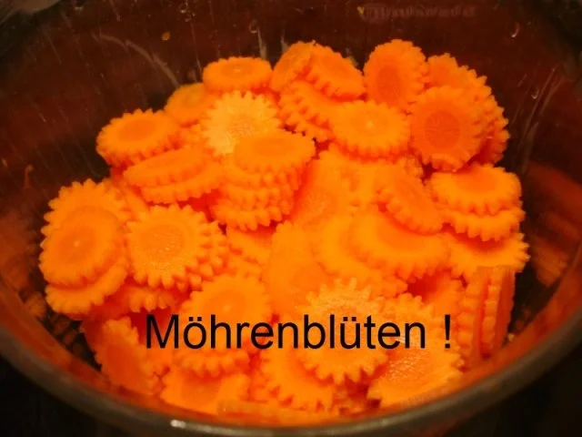 Möhrenblütensalat mit Walnüssen und Schafskäse - Rezept - Bild Nr. 5