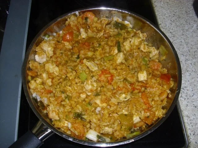 Nasi Goreng mit Huhn und Garnelen - Rezept