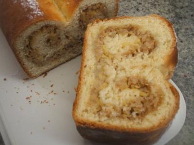 Rezept: Backen: Marzipan - Hefekuchen mit fruchtiger Füllung - Zwei Jahre KOCHBAR Backen: Marzipan - Hefekuchen mit fruchtiger Füllung - Zwei Jahre KOCHBAR - Rezept