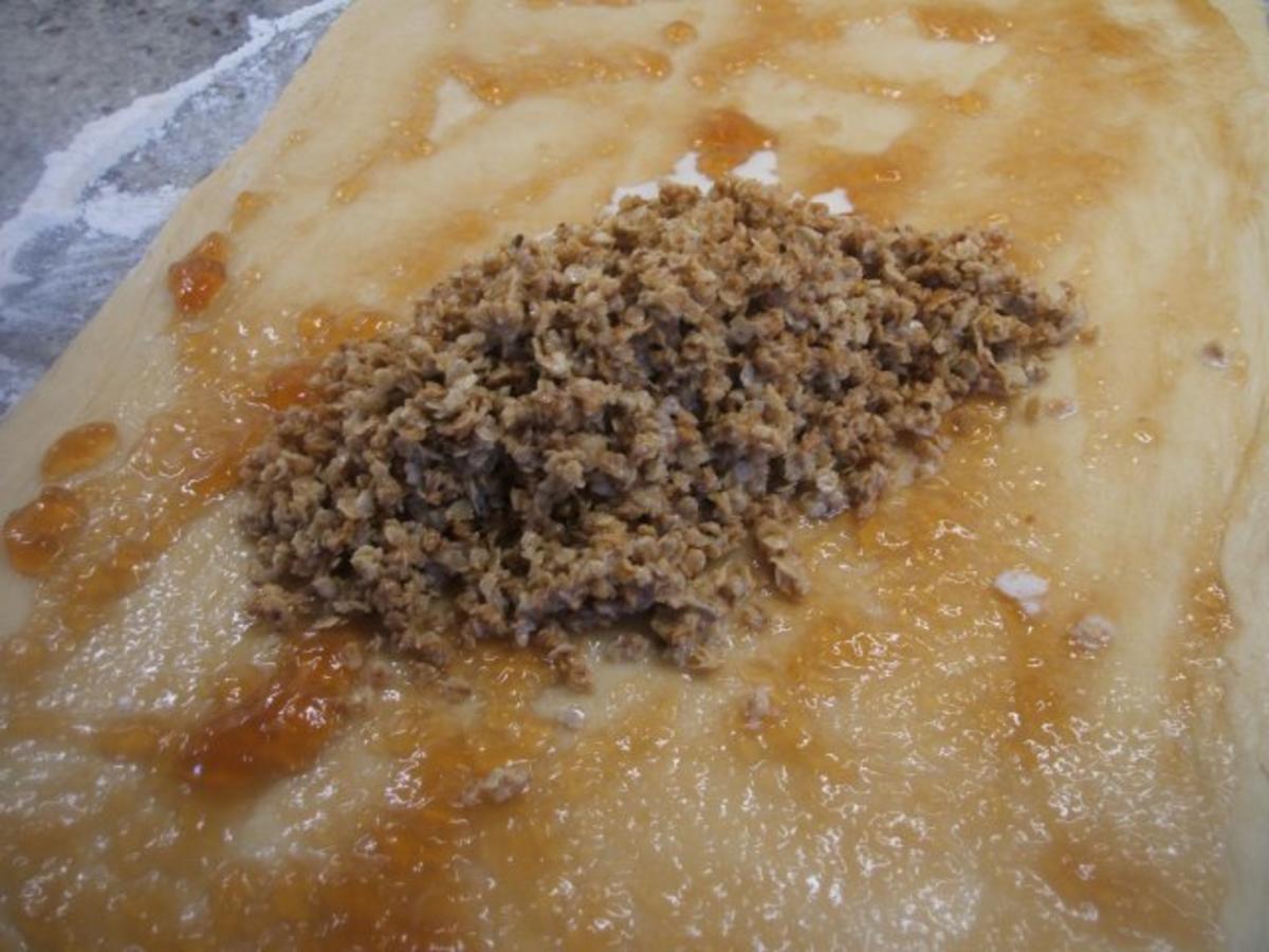 Backen: Marzipan - Hefekuchen mit fruchtiger Füllung - Zwei Jahre KOCHBAR - Rezept - Bild Nr. 9