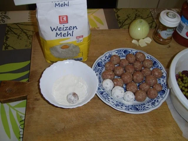 Erbshackbällchen mit Letscho und Bohnen - Rezept - Bild Nr. 6