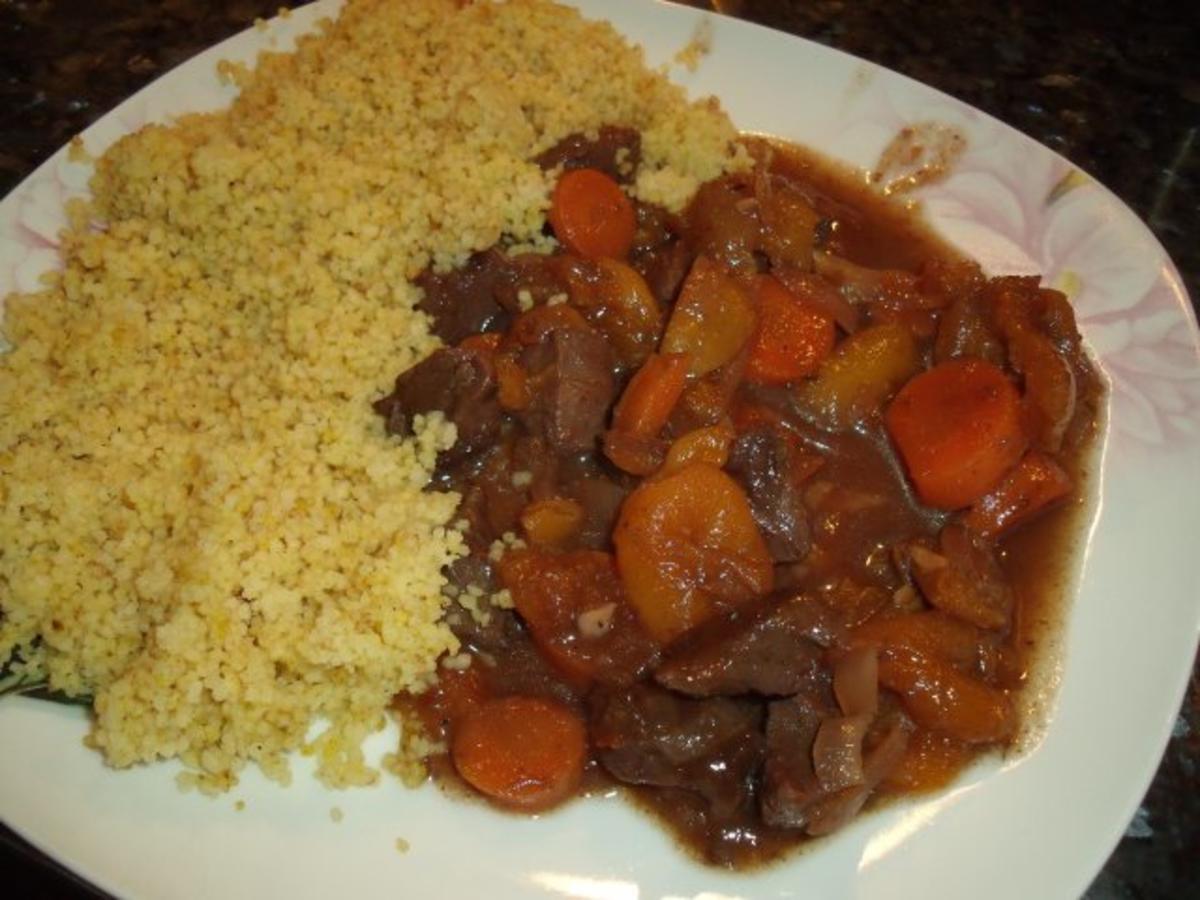 Lammgulasch mit Karotten und Aprikosen - Rezept - kochbar.de