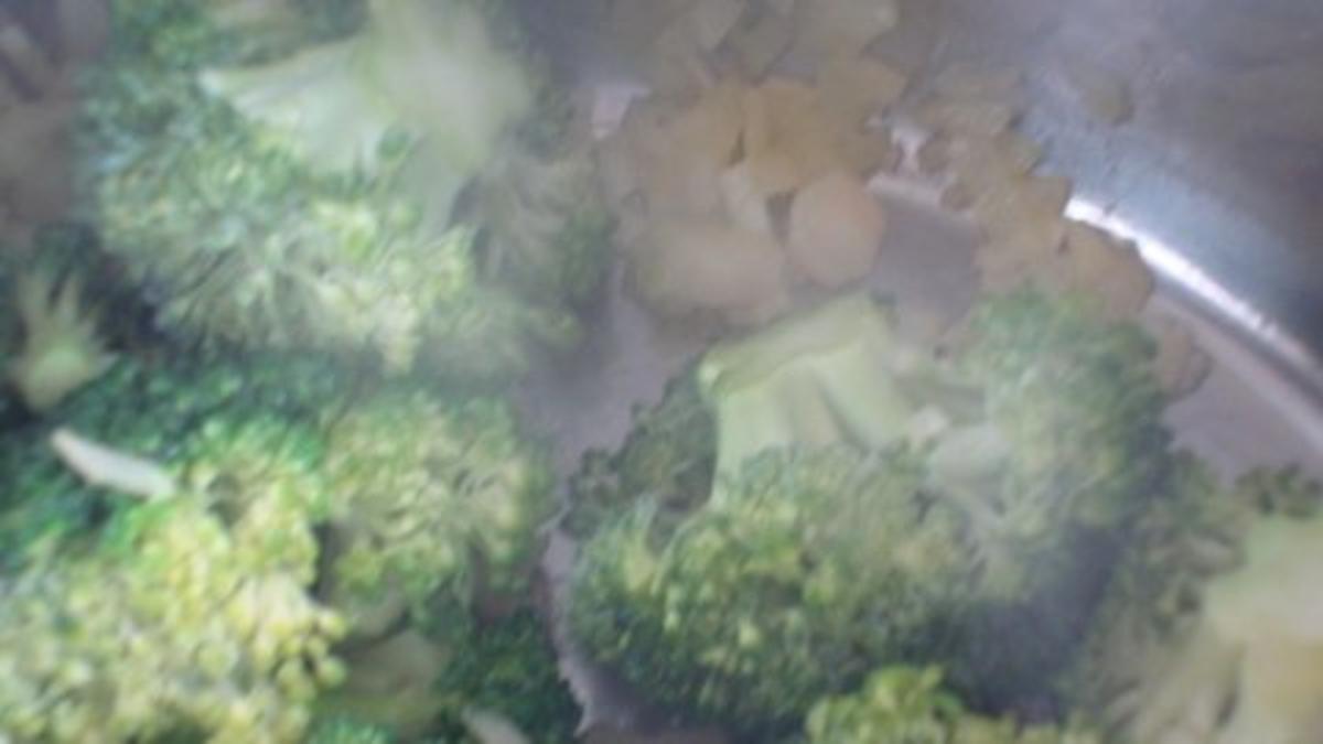 Brokkolisuppe mit Chilli Topping - Rezept - Bild Nr. 6