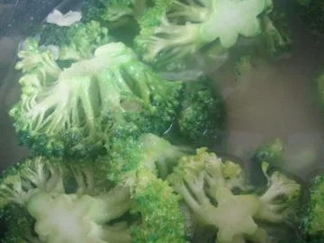 Brokkolisuppe mit Chilli Topping - Rezept - Bild Nr. 7