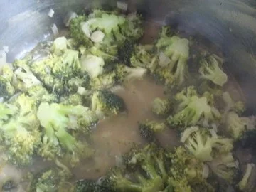 Brokkolisuppe mit Chilli Topping - Rezept - Bild Nr. 9