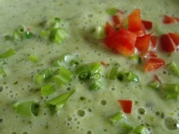 Brokkolisuppe mit Chilli Topping - Rezept