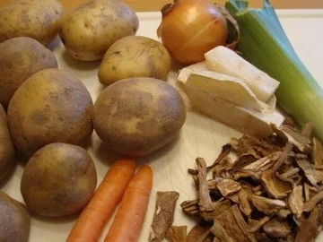 Rezept: Kartoffel-Steinpilzsuppe mit Tomaten Topping Bild Nr. 3 Kartoffel-Steinpilzsuppe mit Tomaten Topping - Rezept - Bild Nr. 3