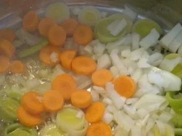 Rezept: Kartoffel-Steinpilzsuppe mit Tomaten Topping Bild Nr. 5 Kartoffel-Steinpilzsuppe mit Tomaten Topping - Rezept - Bild Nr. 5