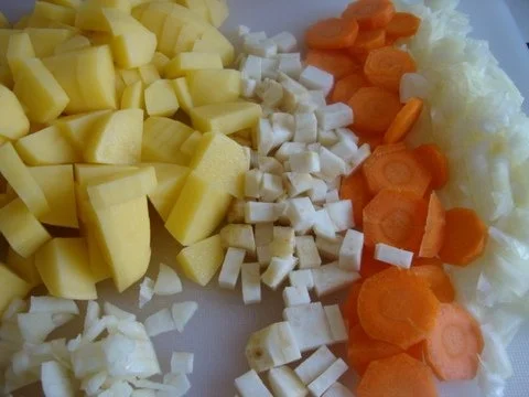 Rezept: Karoffelsuppe mit gerösteten Knobi und Speck-Topping" Bild Nr. 5 Karoffelsuppe mit gerösteten Knobi und Speck-Topping" - Rezept - Bild Nr. 5