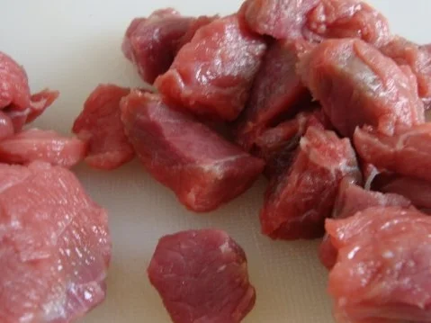 "heiße" Gulaschsuppe mit "Csipetke" - Rezept - Bild Nr. 2