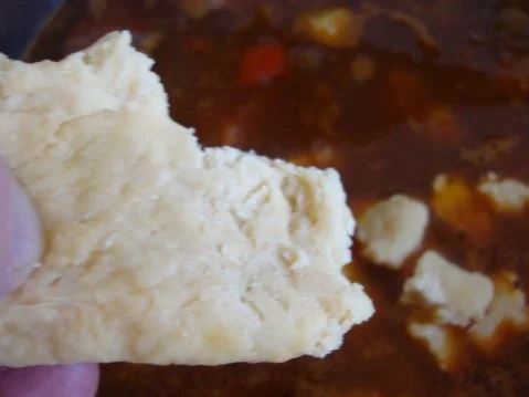 "heiße" Gulaschsuppe mit "Csipetke" - Rezept - Bild Nr. 17