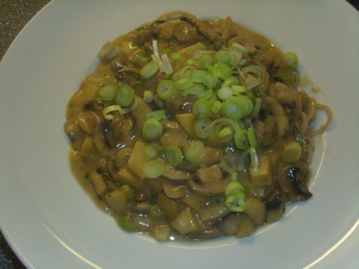 Vollkornspaghetti mit Apfel-Pilz Sosse - Rezept
